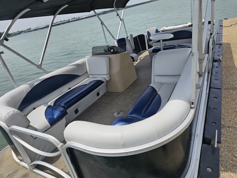 Pontoon boat interior seating